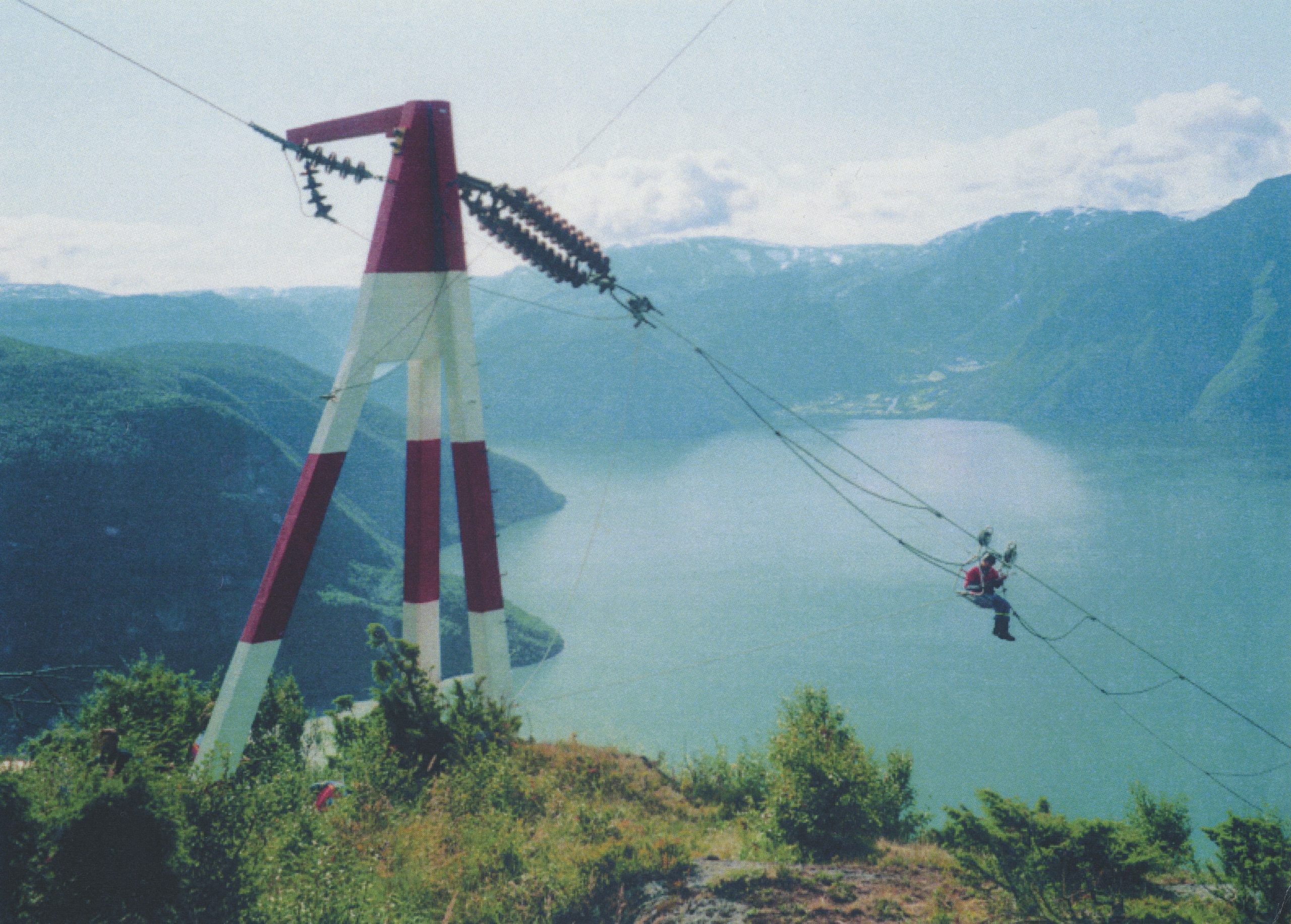 En gammal kraftmast från mitten av 1900-talet.