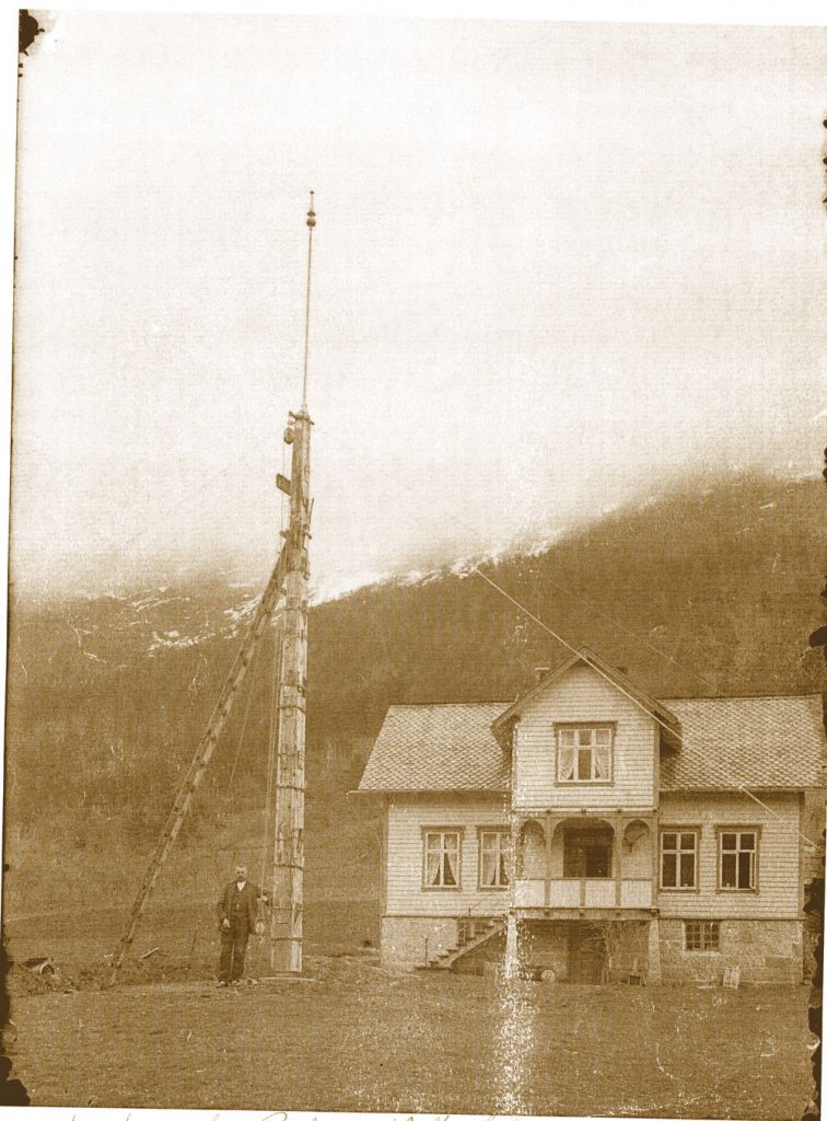 Den första flaggstången som sattes upp av Betonmast.